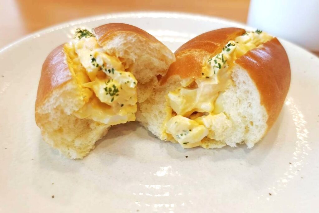 コッペパンたまごサラダ2