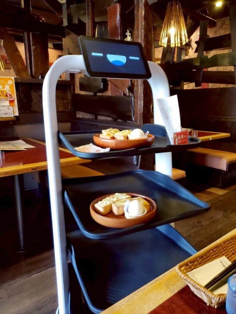 かわいい配膳ロボット2