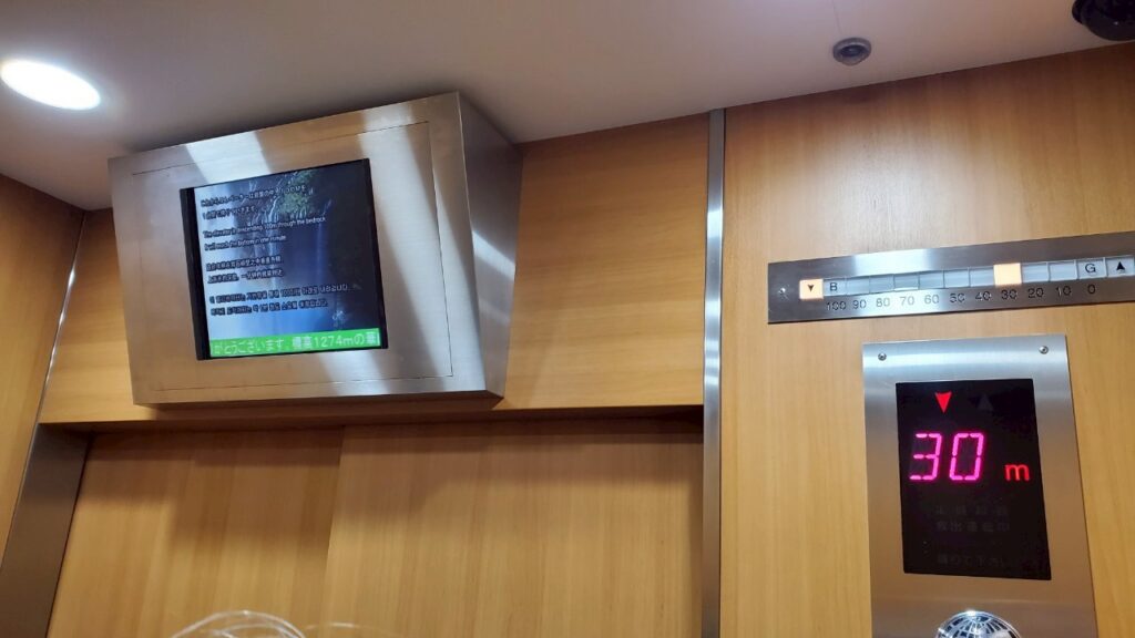 専用エレベーター3