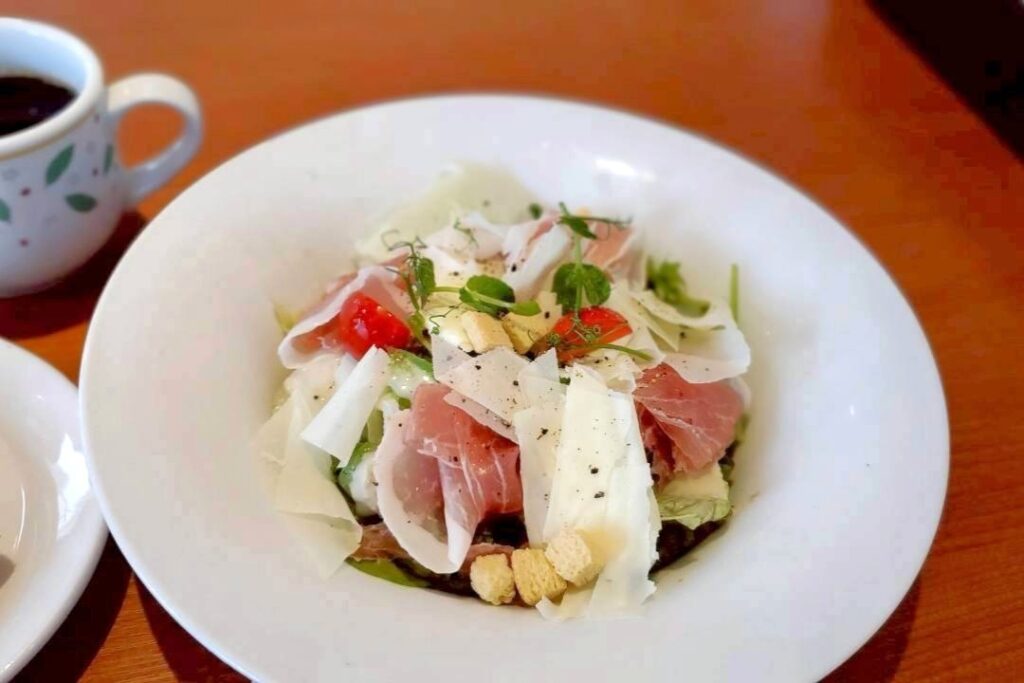 生ハムシーザーサラダ