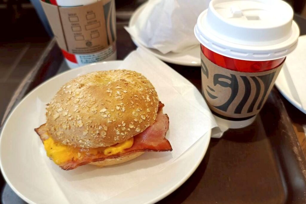 ベーコンエッグチーズ ベーグルサンド1