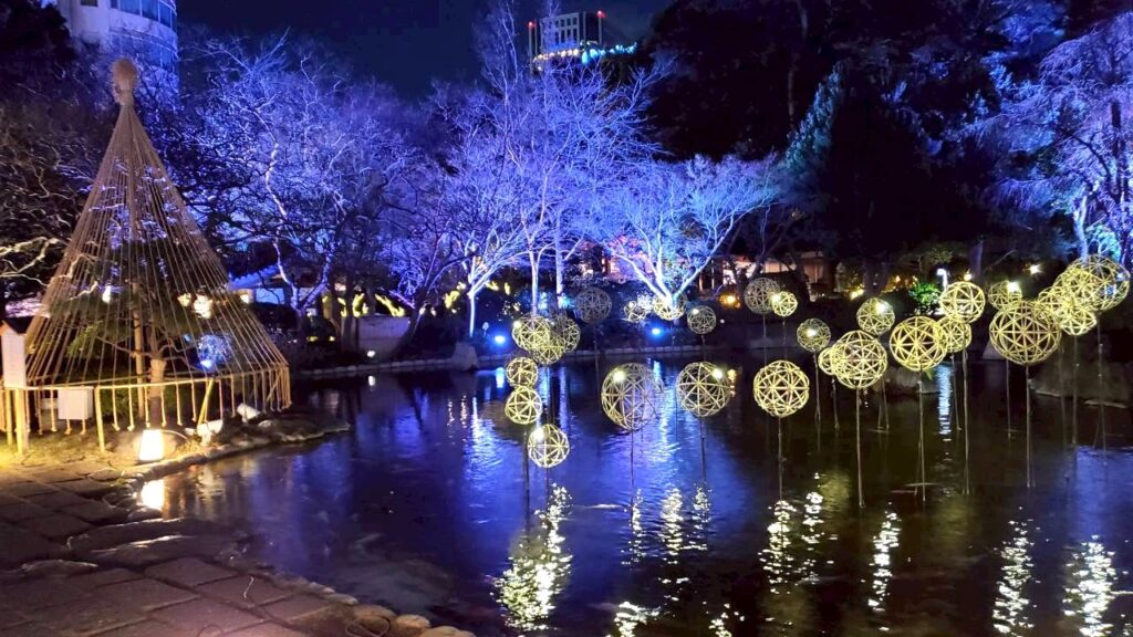 夜のライトアップ庭園２