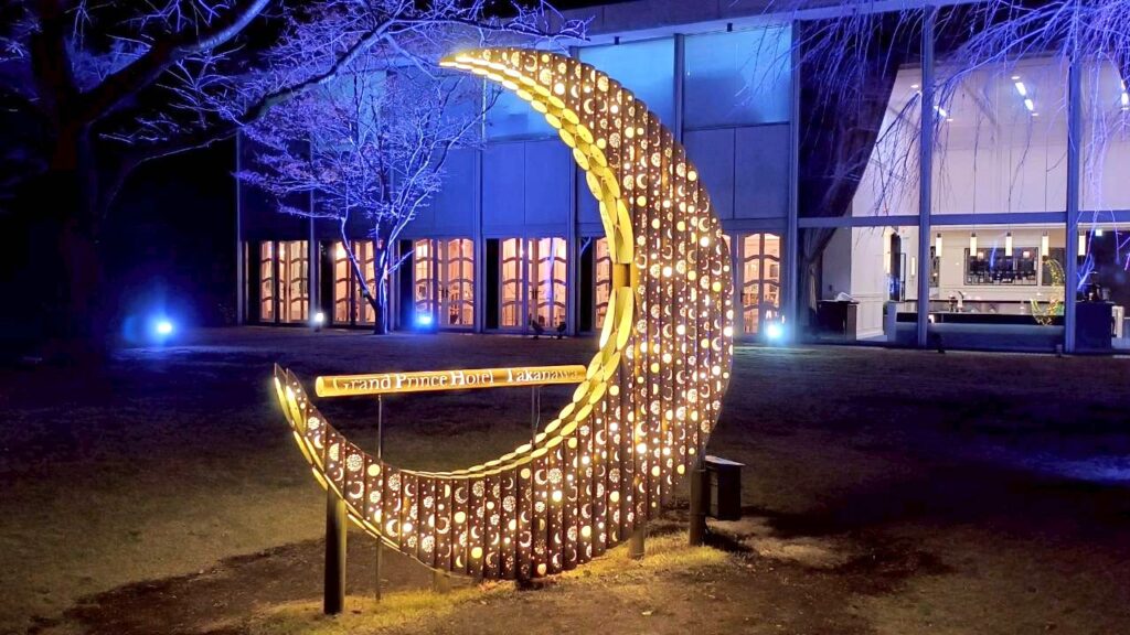 夜のライトアップ庭園４