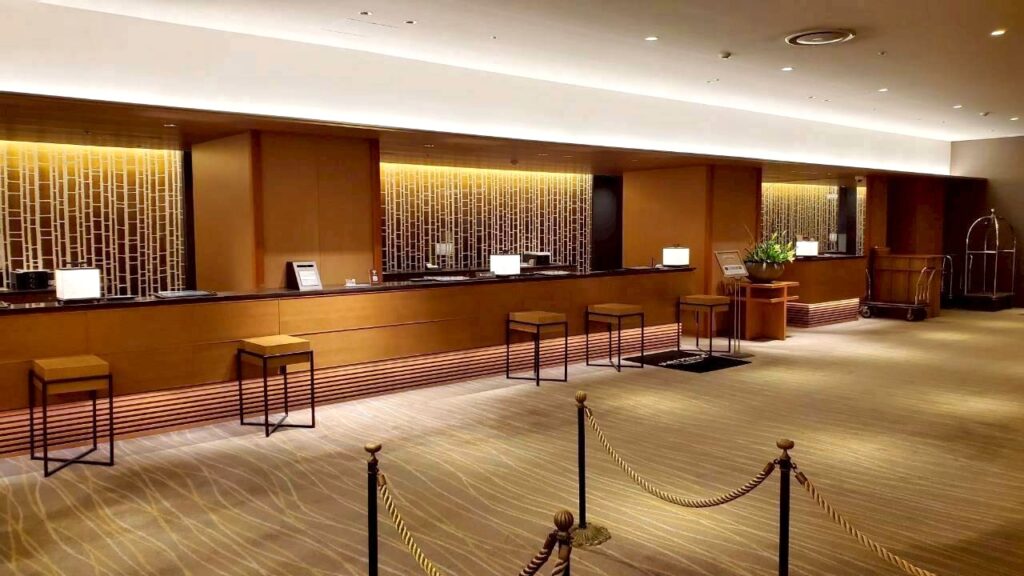 フロント・チェックイン