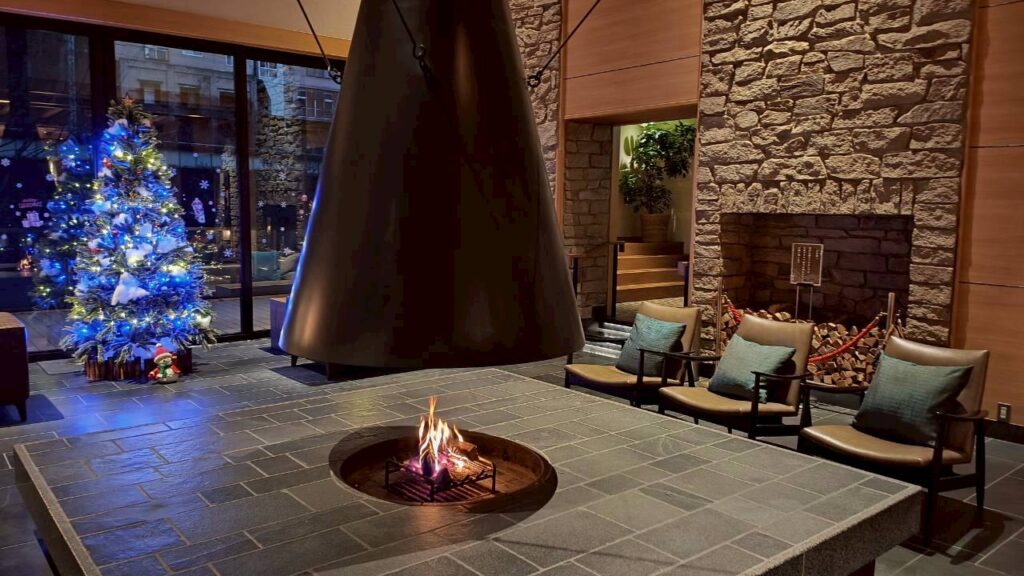 夜の暖炉ラウンジ２