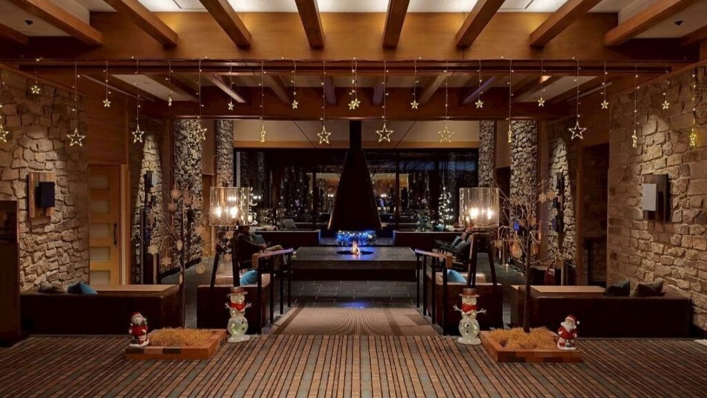 夜の暖炉ラウンジ１