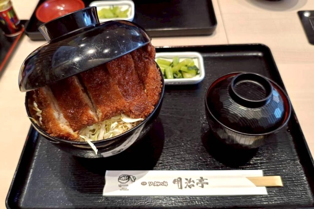 ソースかつ丼　お味噌汁・漬物付き