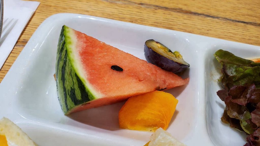 付け合わせのフルーツ