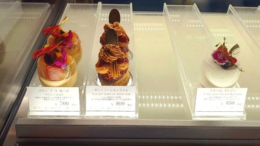 ショーケース内のケーキ2