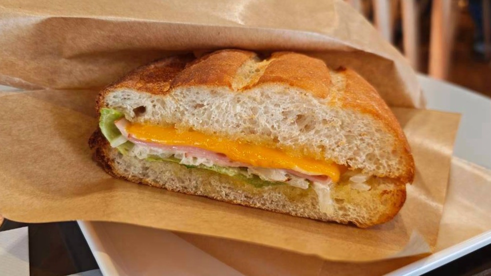 ホットサンド ハムチーズ